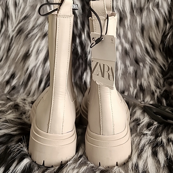 ZARA HEELED ANKLE BOOTS. NEW WITH TAG - Picture 2 of 8